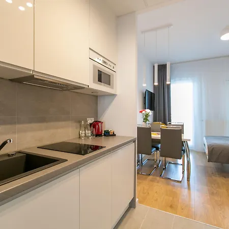 Kasprzaka 4* Varşova