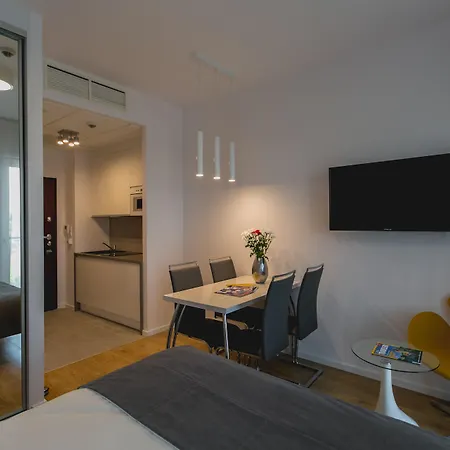 فارسوفيا أبارتامينتي كاسبرزاكا 4* وارسو