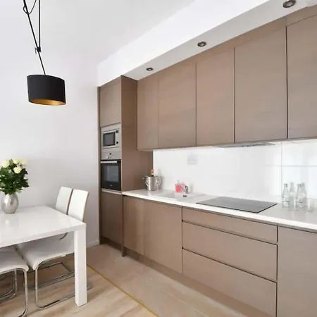 فارسوفيا أبارتامينتي كاسبرزاكا شقة فندقية وارسو